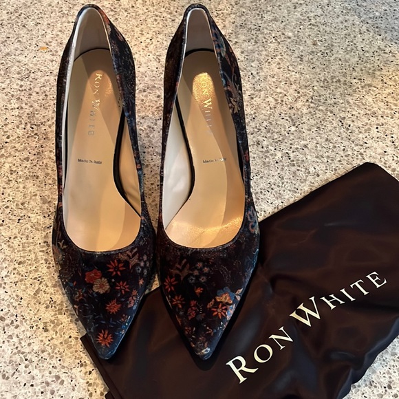 RON WHITE Cindy Geisha Printed Velvet Heels 7.5/EU 38 - Picture 1 of 5